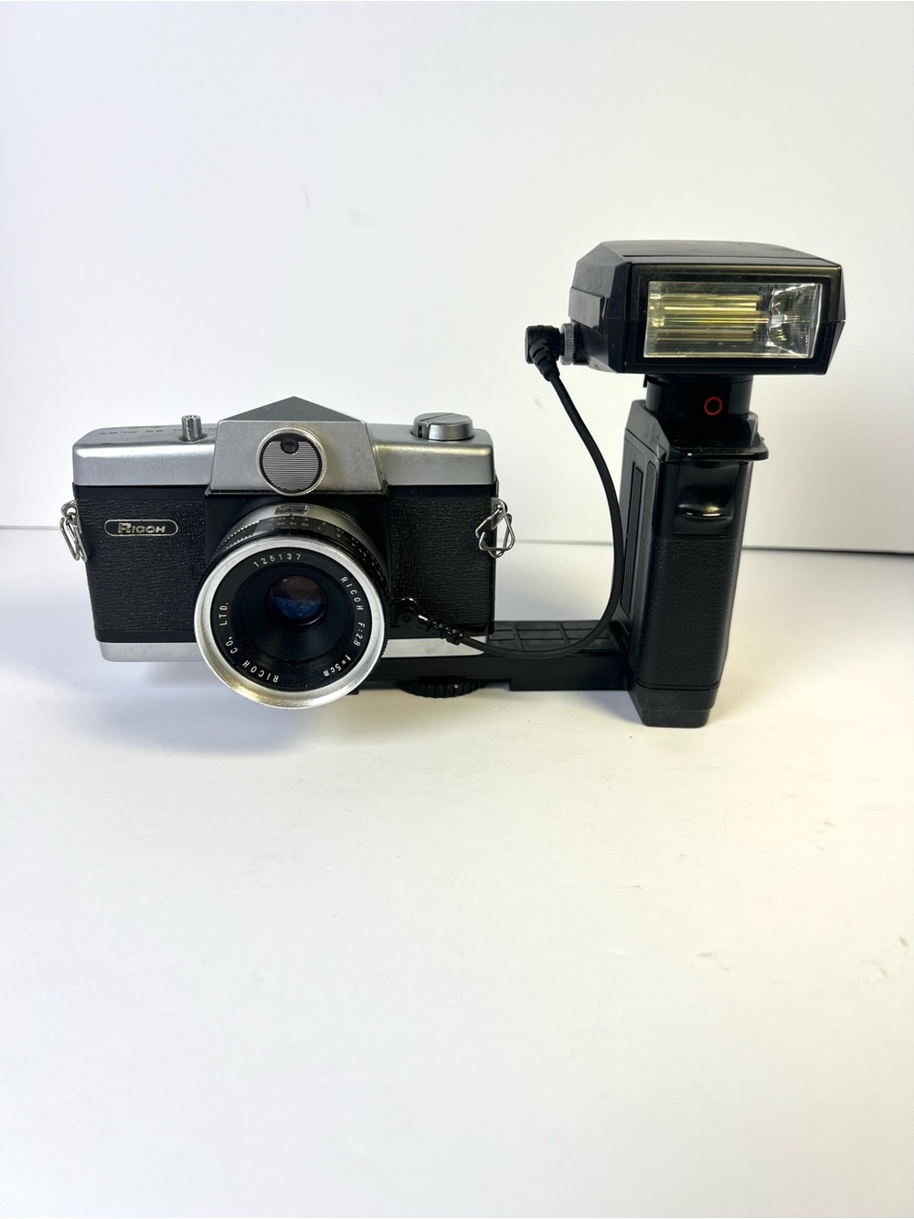 Ricoh 35 Flex 35mm Film Camera F2.8 Len Sunpak Thyristor MG-1 Flash Grip Vintage